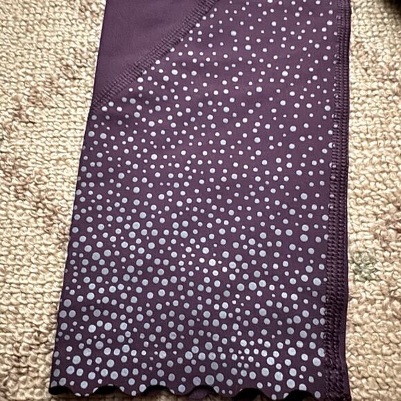 lululemon Tight Stuff Deep Zinfandel reflective scalloped hem leggings NWOT 4 - Picture 9 of 10